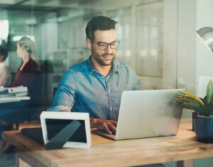 Dat People Broker Businessman Working On Laptop In Office