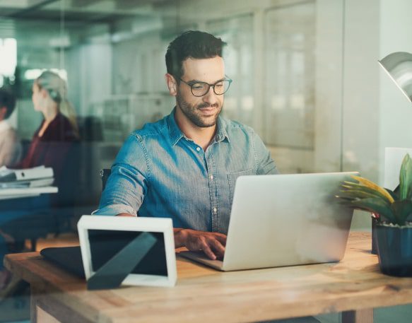 Dat People Broker Businessman Working On Laptop In Office
