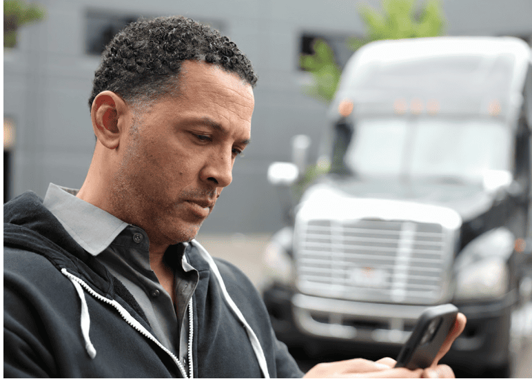 DAT-Editorial-Stock-Truck-Driver-Using-Phone